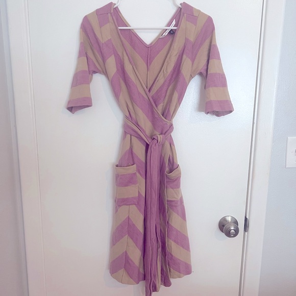 Diane Von Furstenberg 100% WOOL WRAP DRESS Size 4 - Picture 2 of 3